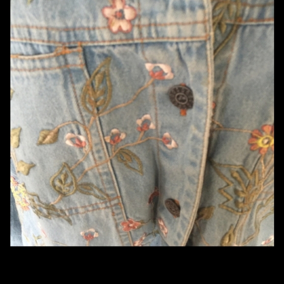 Beautiful Jean Jacket. - Picture 3 of 3